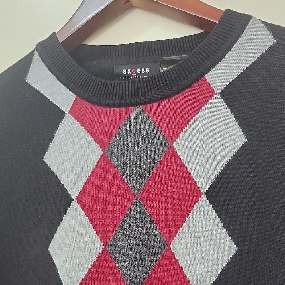 Axcess 100 % Cotton Crewneck Sweater with Argyle Pattern in Black, Red, and Gray